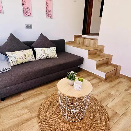 Jimena Malaga En El Centro De Nerja