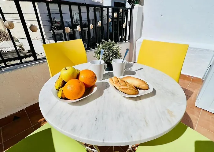 Jimena Malaga En El Centro De * Nerja