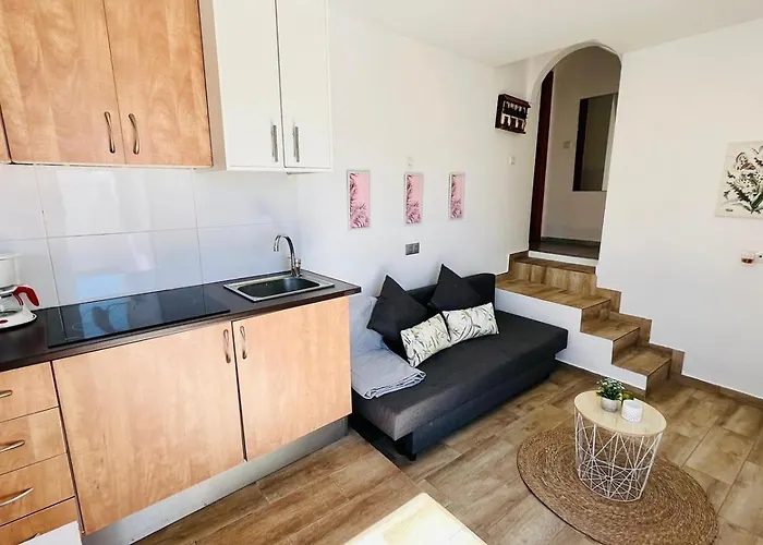 Jimena Malaga En El Centro De Apartment Nerja